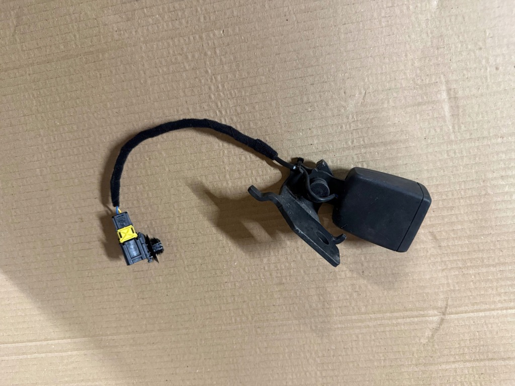 Купить Fiat tipo 2 15- клипса пряжка поперечина сиденье перед передняя