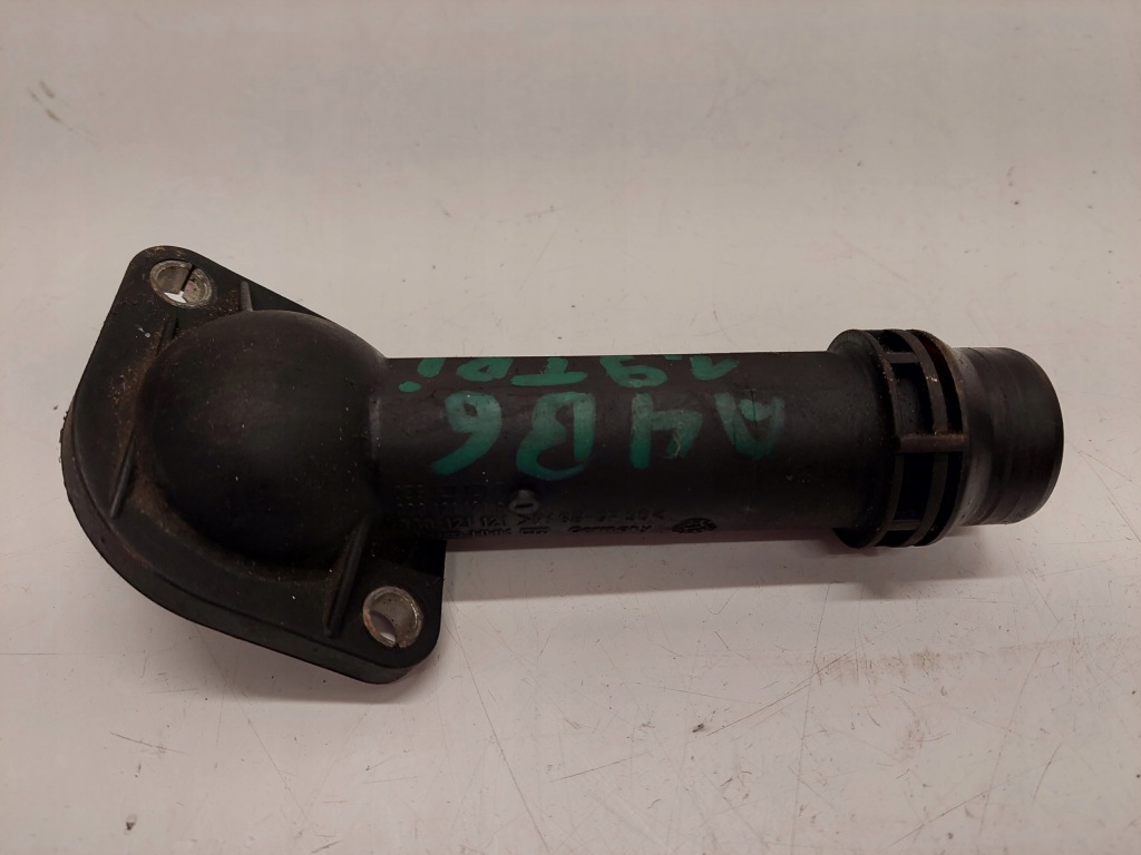 фото №1, Корпус термостата volkswagen golf iv passat 1.9 tdi 06b121121