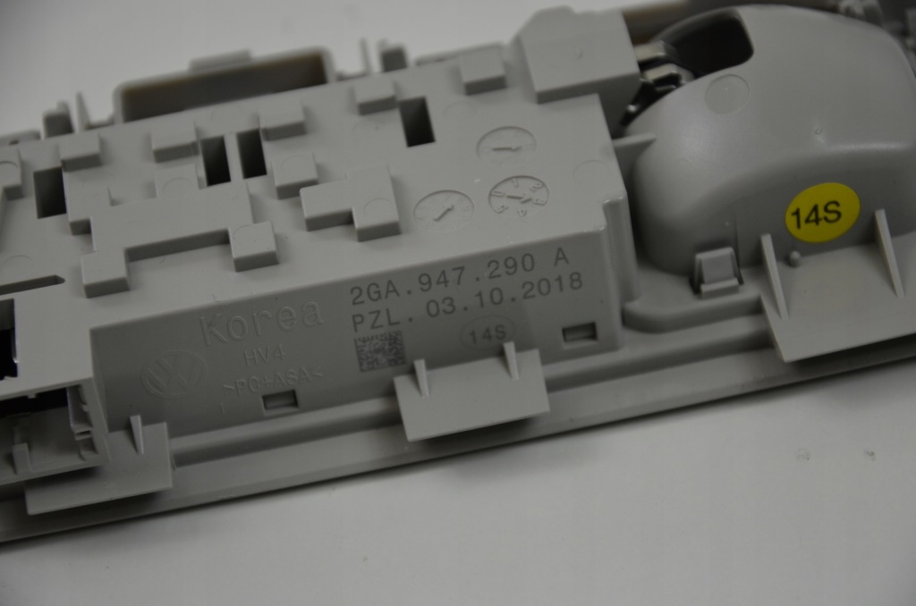 фото №4, Vw t-roc лампа потолочный задняя 2ga947290a