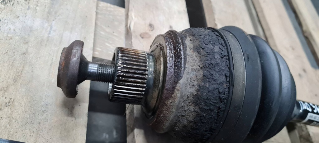 A6 c7 4g рестайлінг  привідний вал półośka ліва права 2.0 tdi 4h0407271k Зі Шроту