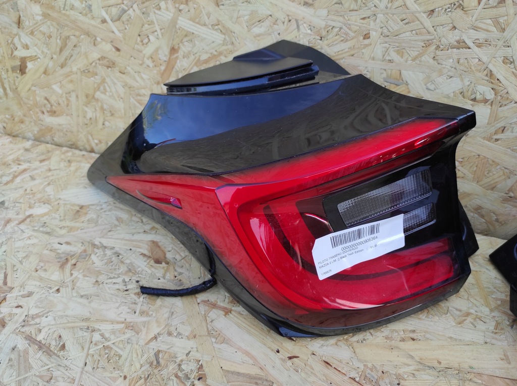 фото №5, Лампа задняя левая правая mazda 2 hybrid 20r-