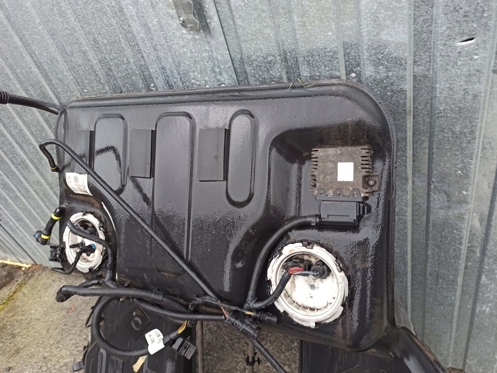 фото №8, Audi s8 5.2 fsi v10 бензин bak бак пального насос 4e0201021bf