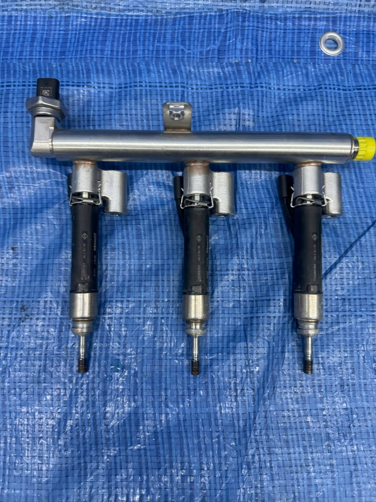 Купити Молдинг форсунки renault austral 1.2 e-tech 175208396r 166000786r