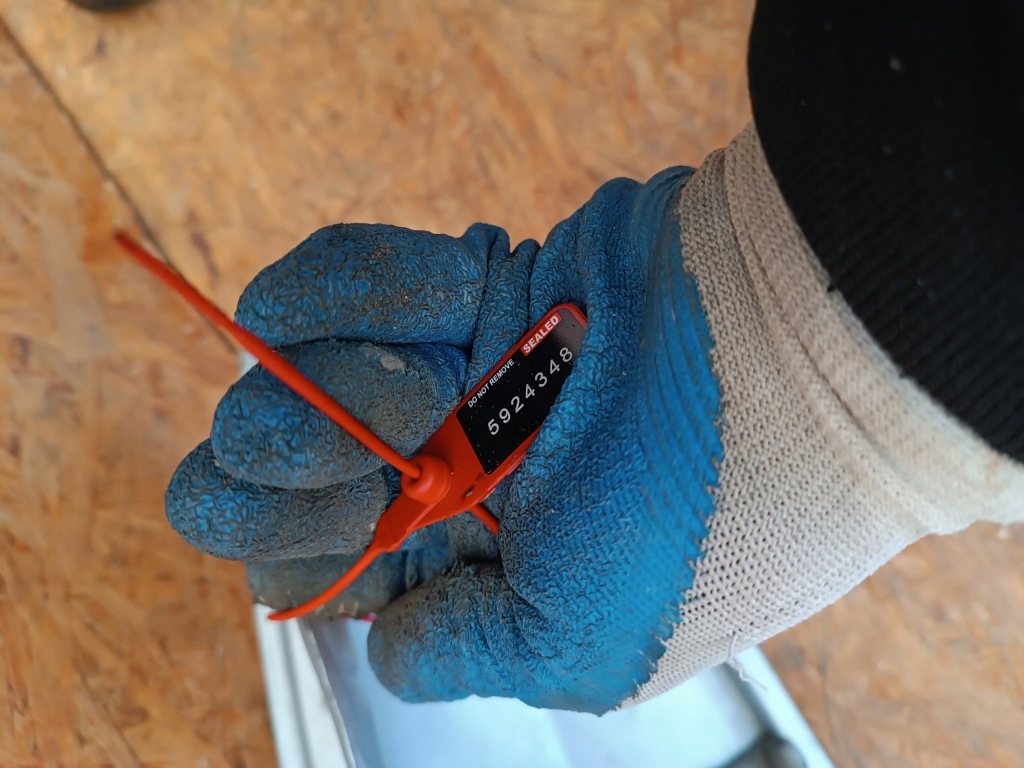 Mazda 626 00- крыло  левое  перед Доставка