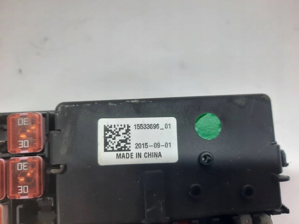 Коробка запобіжників opel astra k 15533696 в Україні