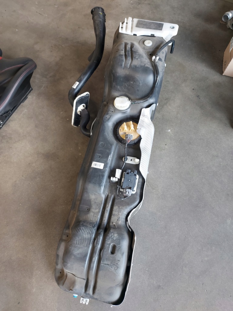 фото №3, Бак топлива renault master iii lift помпа 172025905r