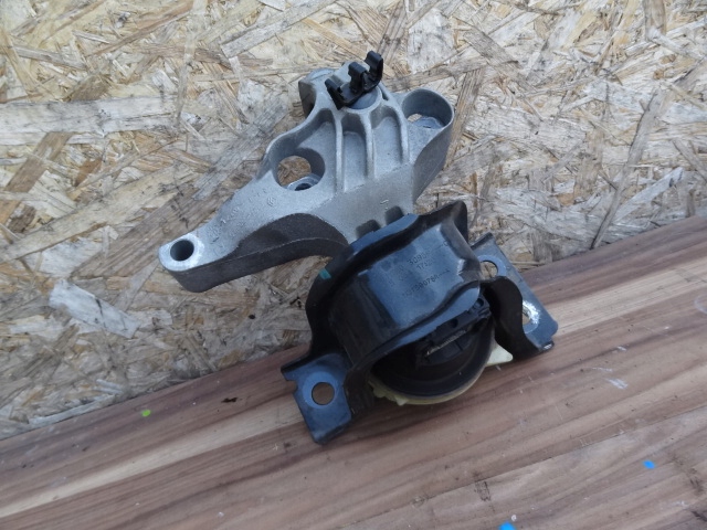 фото №1, Dacia duster 2014 lift 1,5 dci подушка двигателя