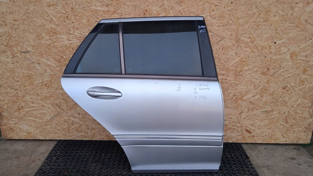 фото №1, Mercedes w203 kombi дверь задняя правый c744