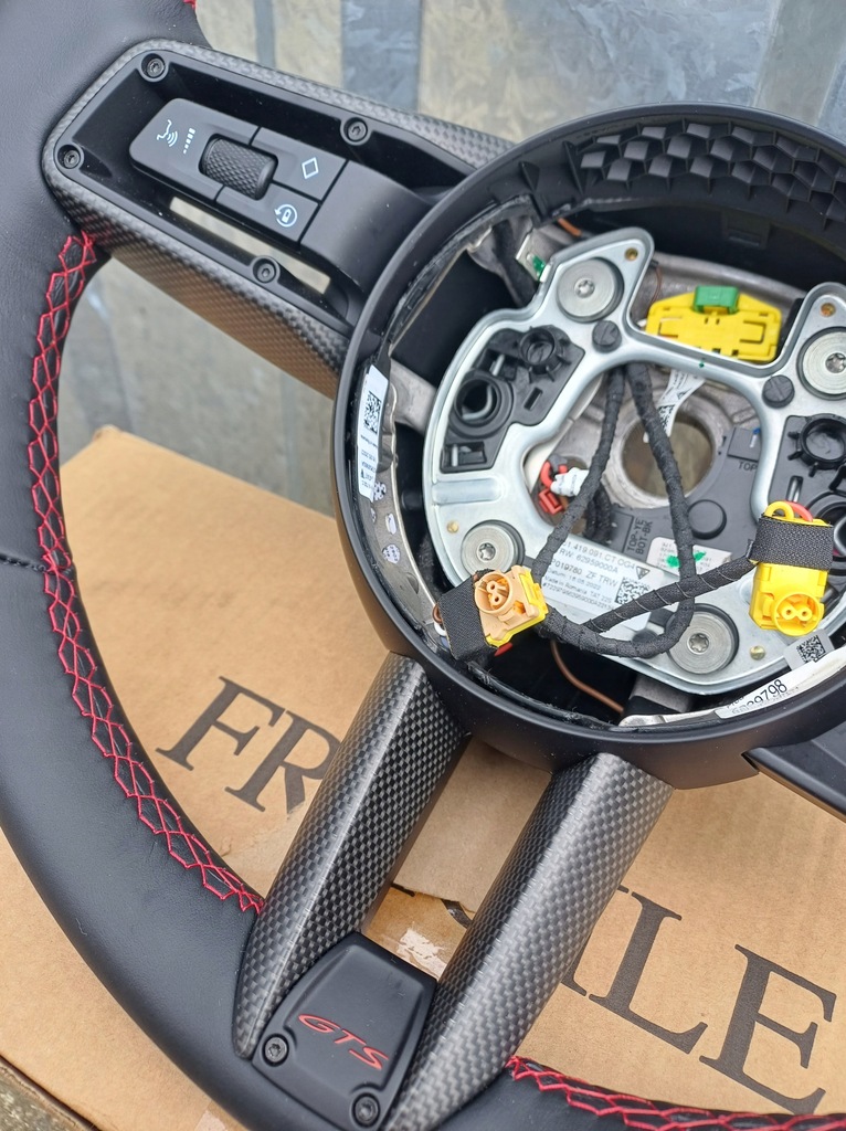 фото №8, Повітропровід porsche taycan gts карбон шкіра