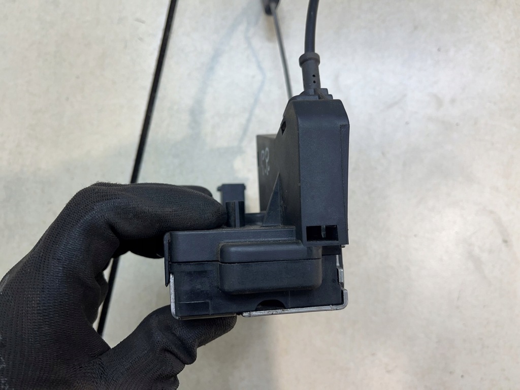 фото №7, Замок дверь правый перед 3pin opel vivaro i 2.5 cdti 8200008248