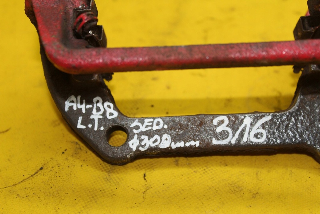 фото №6, Скоба суппорт левый задняя a4 b8 sedan 300mm
