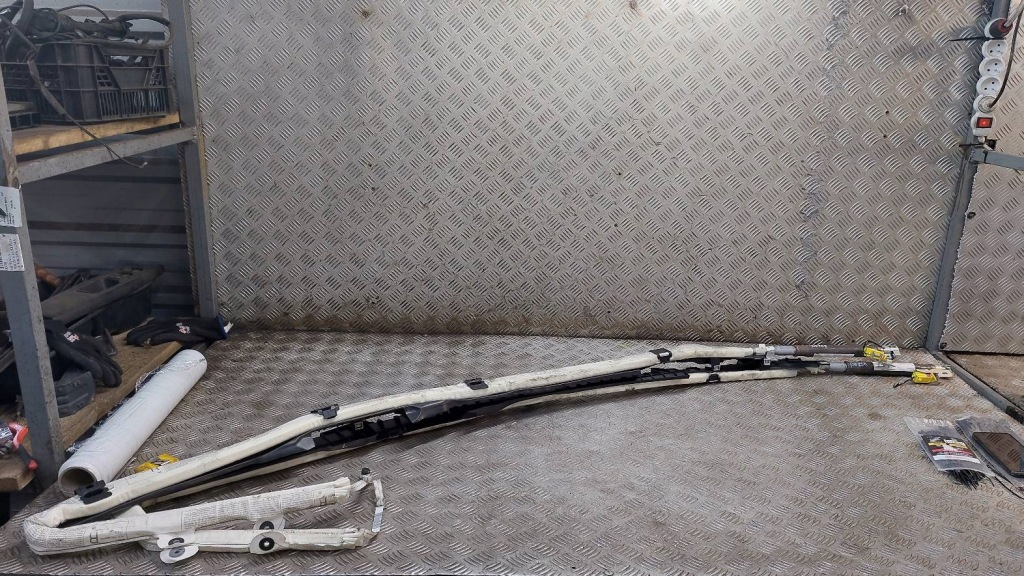 фото №1, Шторка безопасности боковая левая + правая jetta v 5