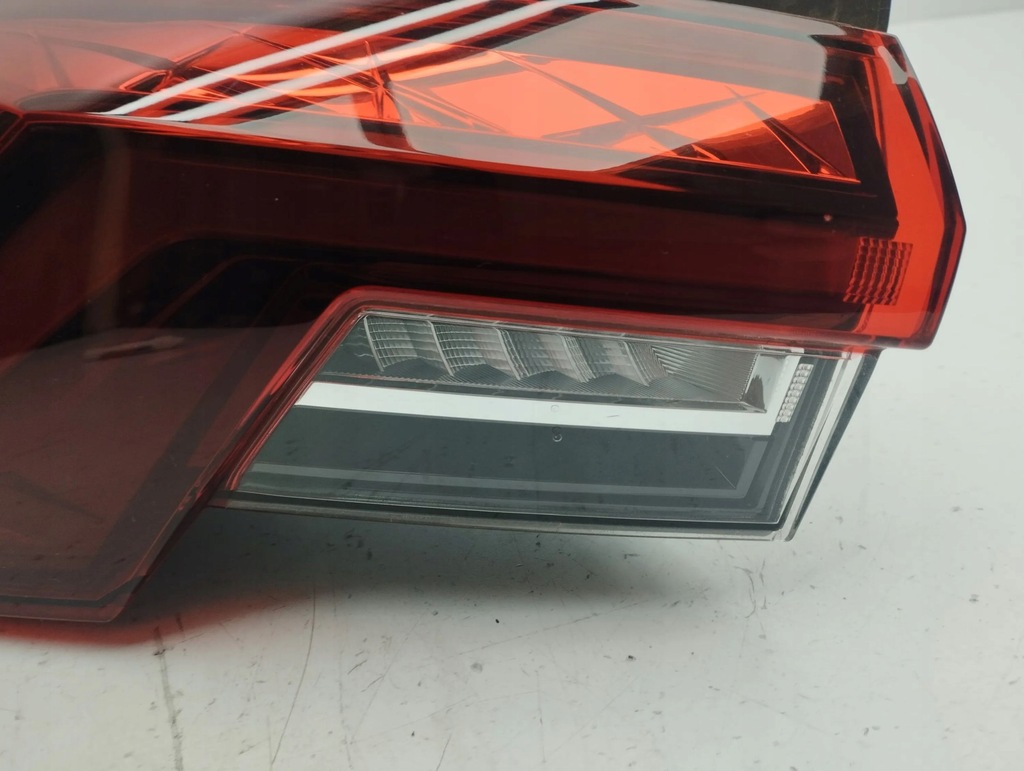 фото №6, Skoda octavia mk4 2022 левая сторона лампа задняя