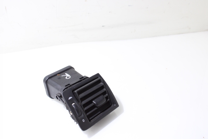 фото №1, Решітка обдув права volvo v50