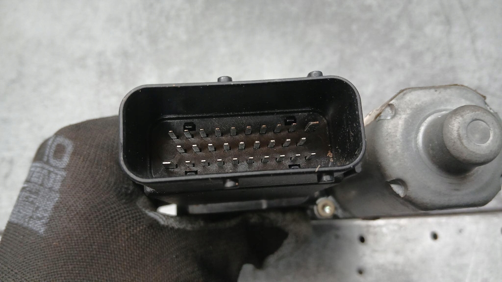 Моторчик правый перед vw passat b5 fl 1.9tdi 00-05r универсал 0130821694 в Украине