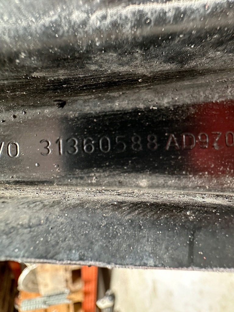 фото №10, Volvo v60 cross & country awd подвеска правое задние рычаг поворотный кулак