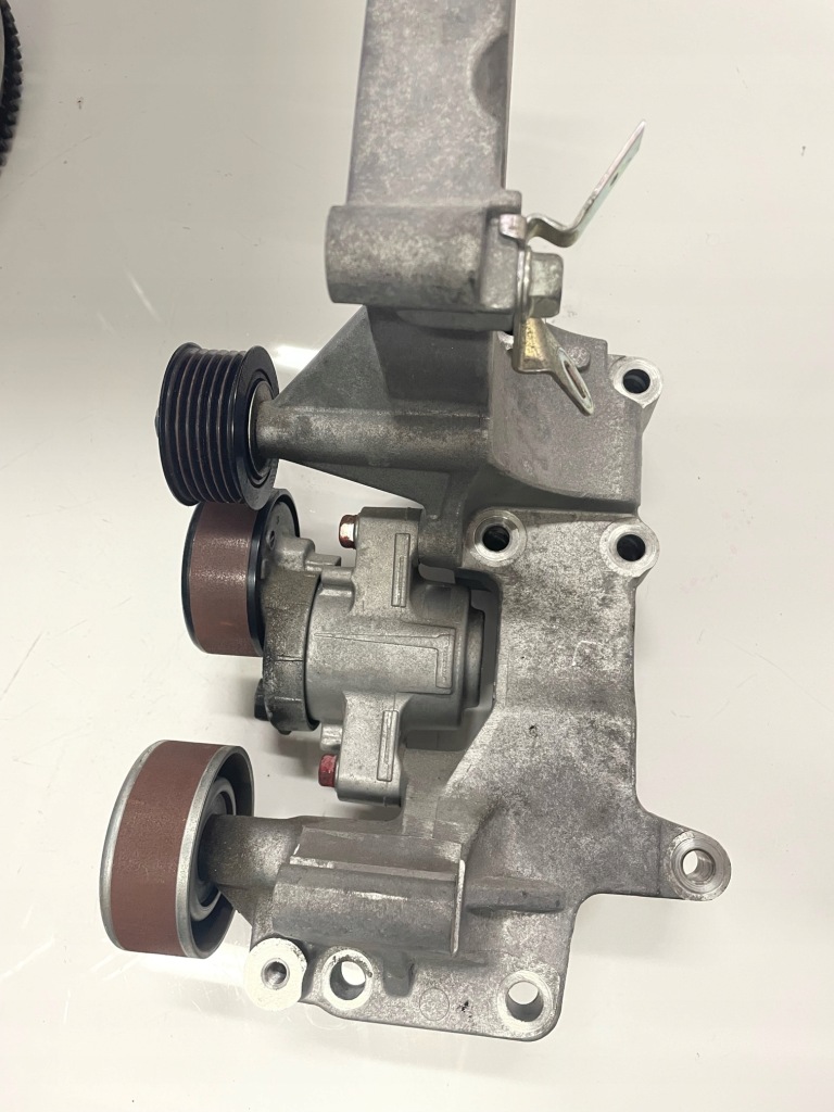 фото №1, Кронштейн ролик натягувач підпора mitsubishi outlander iii asx 4007 c-crosser