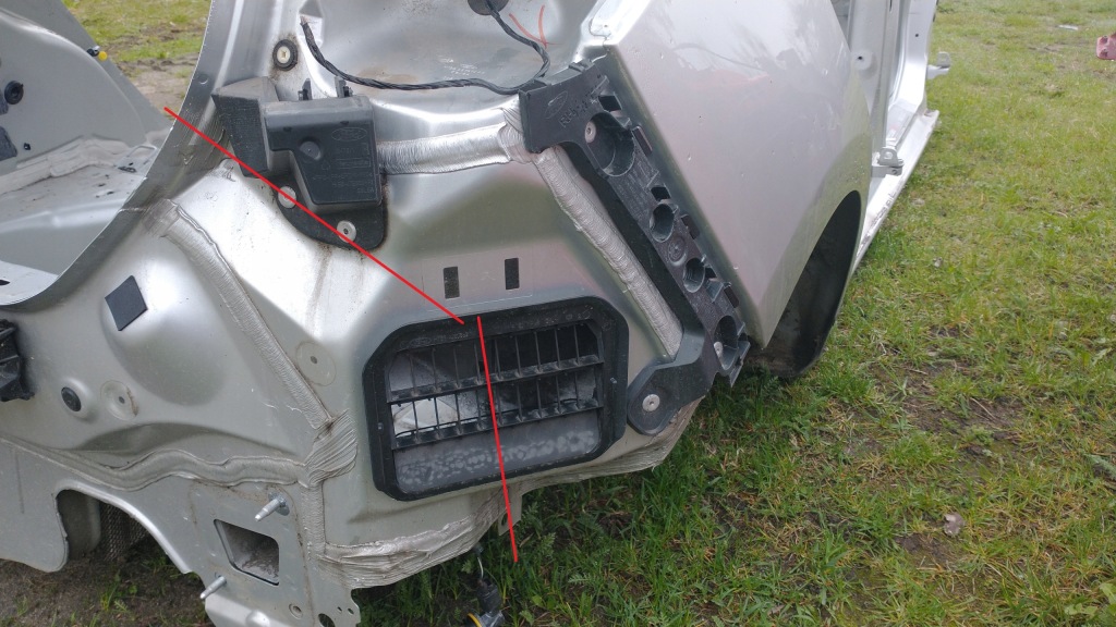 фото №2, Ford fiesta mk8 четверть правая обшивка задняя 5 d