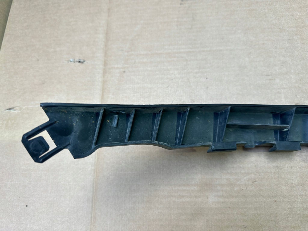 Купить Opel meriva b направляющая лампы правый перед 13267767