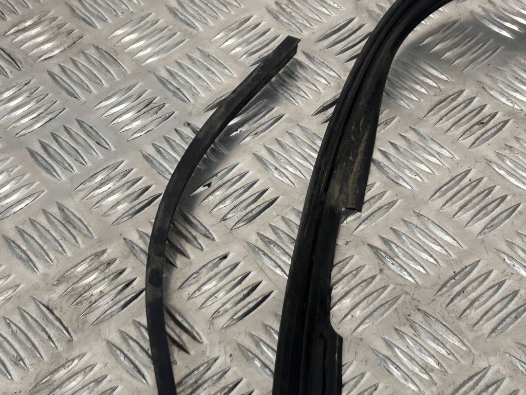 Прокладка кришки багажника tesla model x 104851100c Оригінал