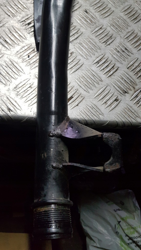 фото №3, Audi a8 d3 3.0 tdi труба інтеркулер балка перед 4e0199519c