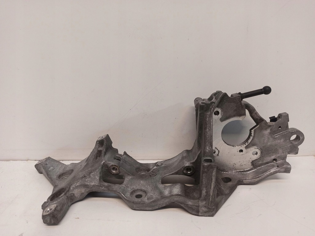 фото №1, Audi a6 c7 кронштейн генератора 04l903143b