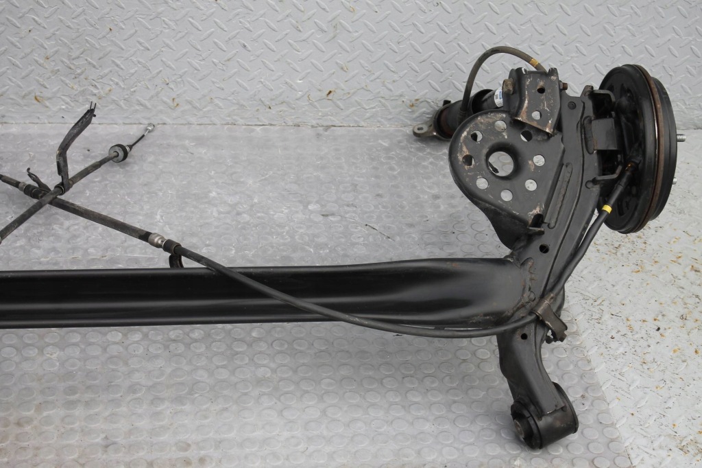 Балка вісь  підвіска задній комплектна гальмівні барабани 55100-h8000 kia rio iv hb 17- Зі Шроту