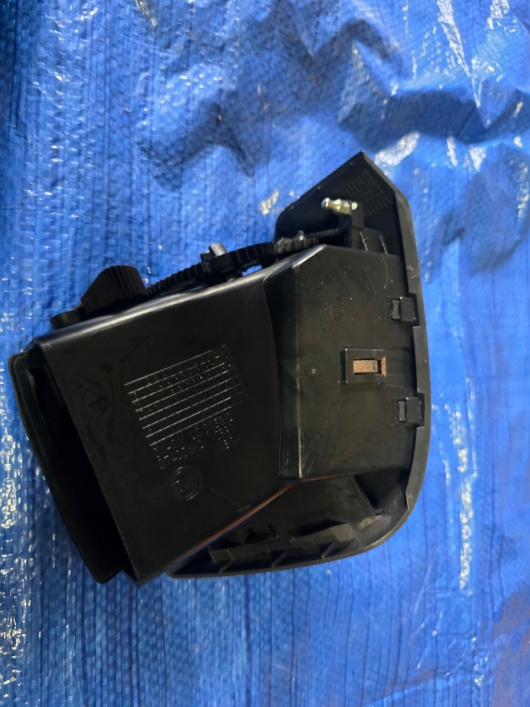 #26 peugeot решітка обдув 385812 Оригінал