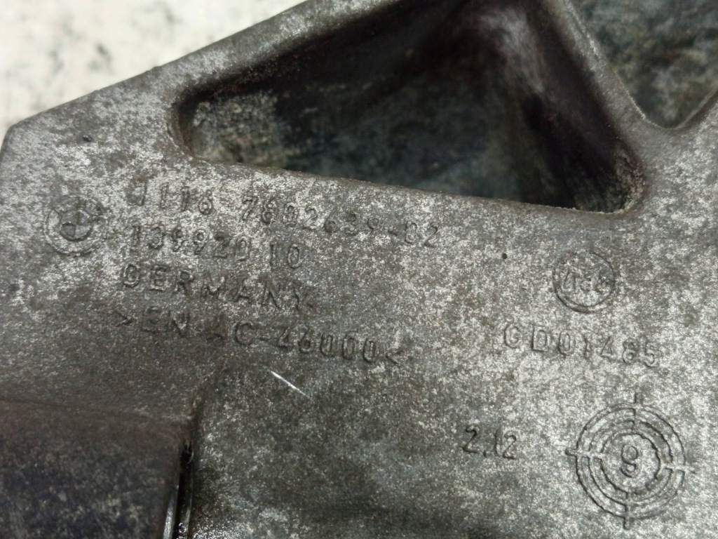 Кронштейн кронштейн кронштейн генератора bmw 3 e90 n47 7802639 Недорого