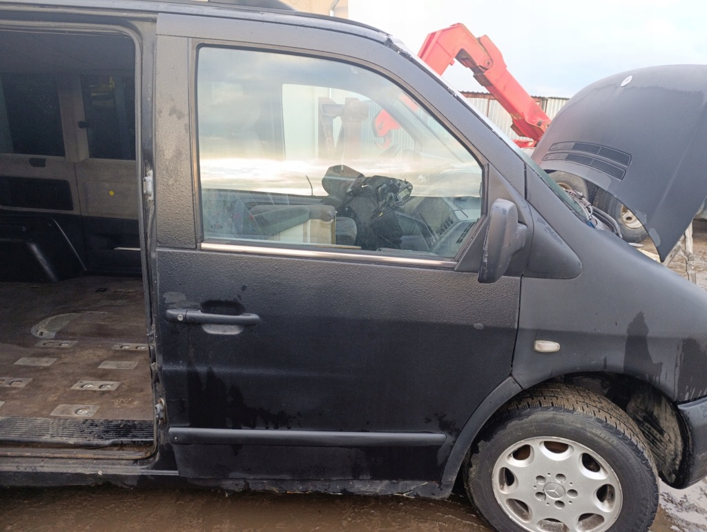 фото №1, Дверь передние правое чёрные mercedes vito w638 1999