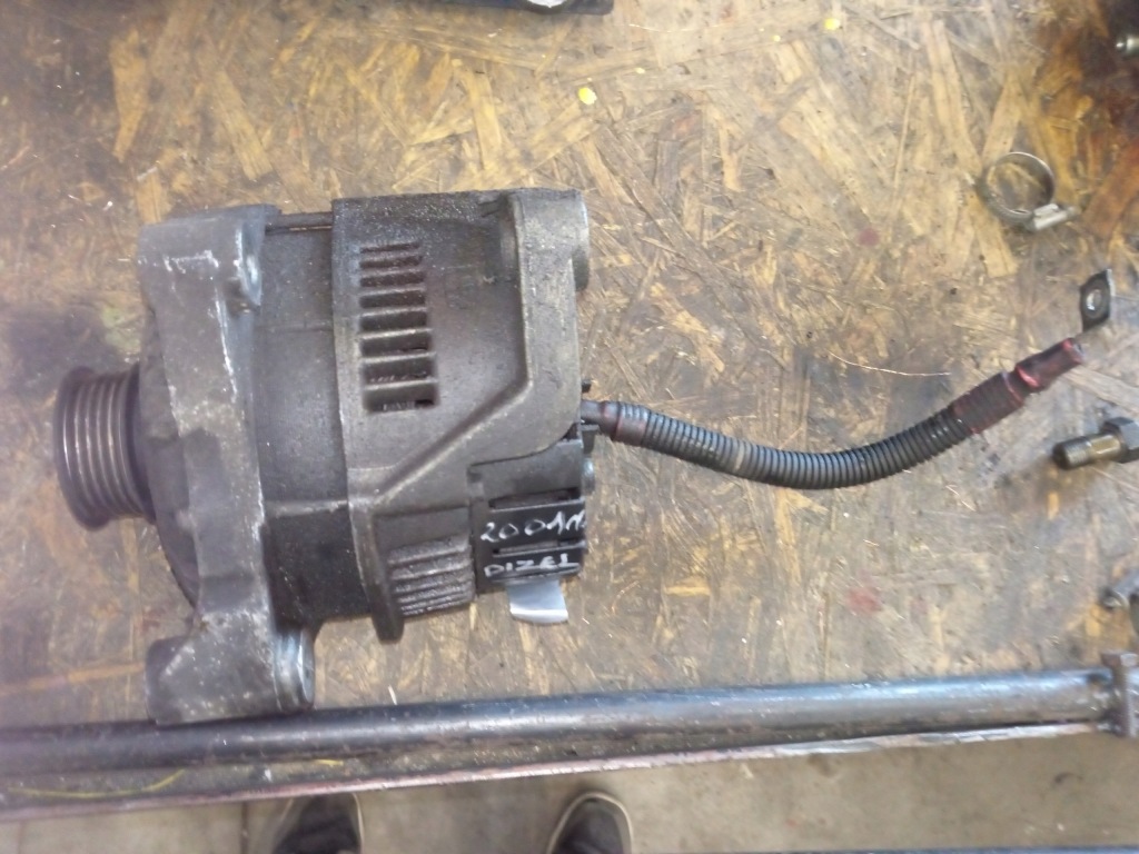 Купити Генератор bmw оригінальний номер 7788222