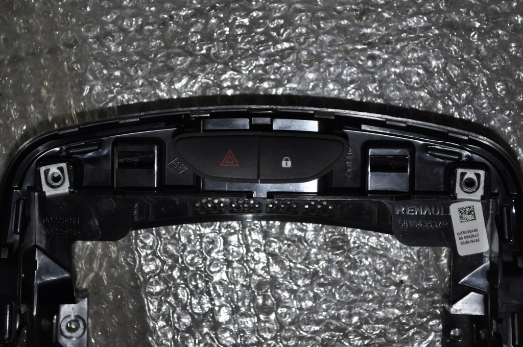 фото №3, Renault clio iv рамка радио консоли 681043537r