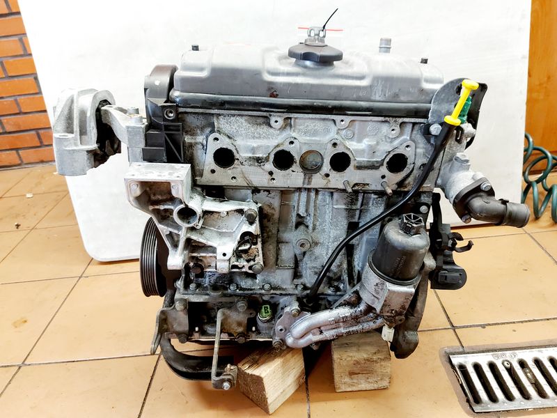 Купити Citroen c2 1.1 b двигун стійку  hzx