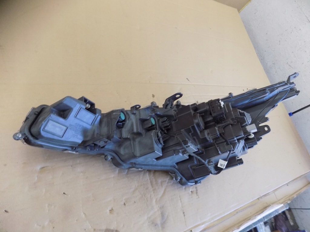 фото №9, Фара лампа права передня правий перед toyota corolla e21 81110-02s70