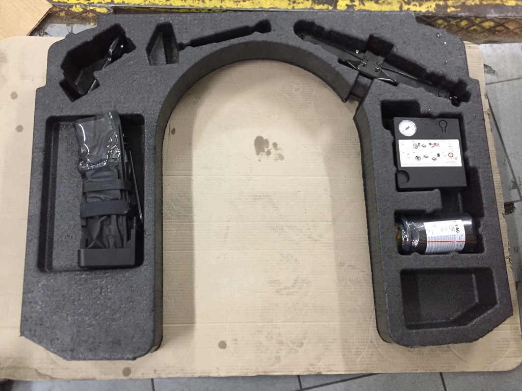 фото №1, Audi rs3 lift 19- вкладыш набор багажник 8v4012109h hb