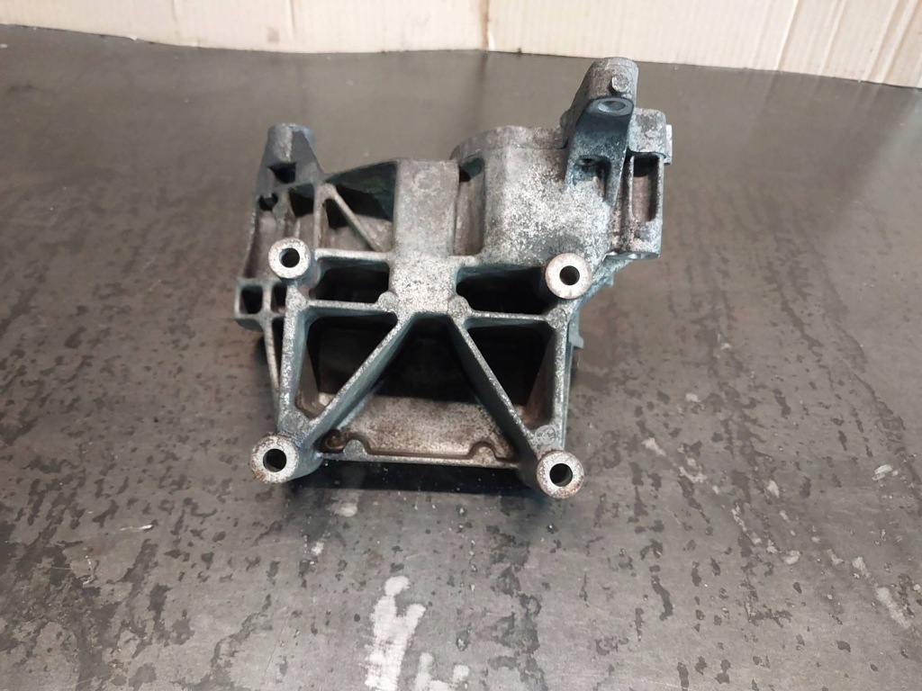 Купить Кронштейн / кронштейн генератора bmw 3 e46 318i m43b19 194e1 1247646 1231247646