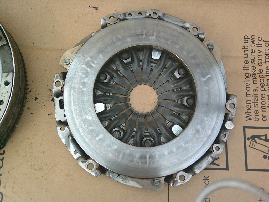 Колесо двухмассовый сцепление opel zafira b 1.7 cdti a17dtr luk 55562296 55562297 с Разборки