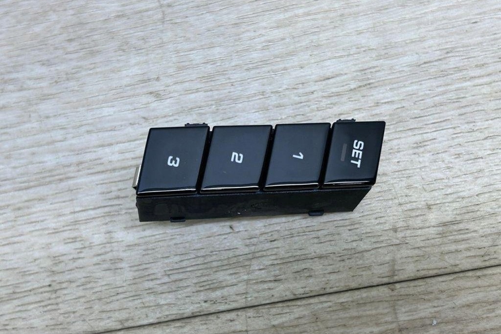 фото №9, Кнопки регулировки правого сиденье porsche panamera 971 971959770f 2.9l