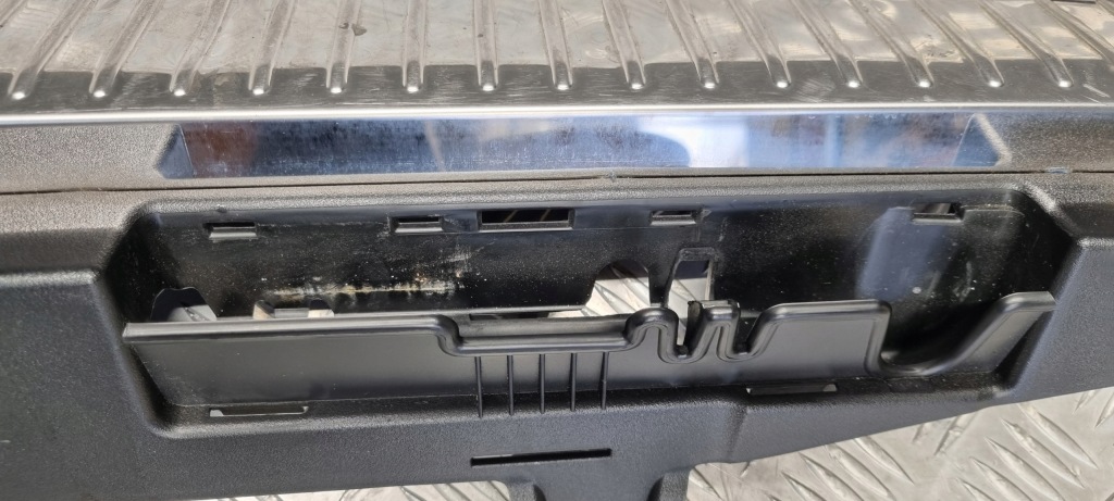 Mercedes w213 захист поріг багажника a2136900141 a2136903601 Ціна