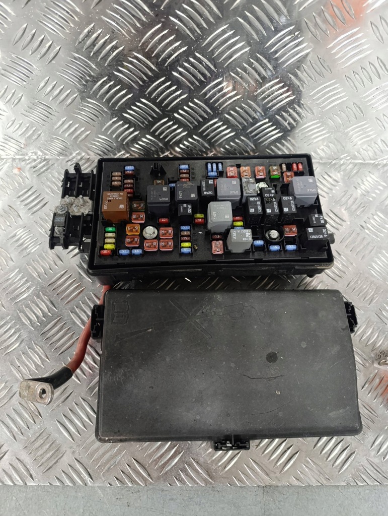 Купить Opel insignia a 2013 рамка / модуль предохранителей 13345495