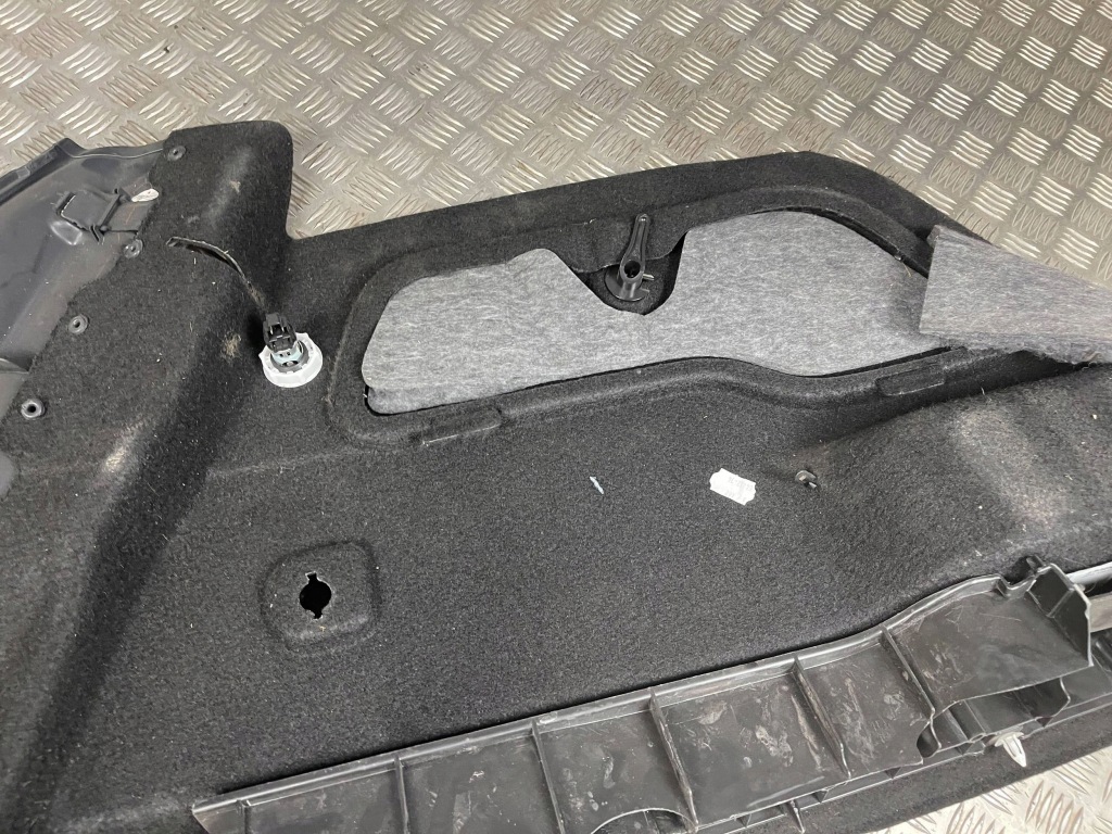 Обшивка багажника задний  сторона левая mercedes-benz gla w156 x156 a1566901300 в Украине