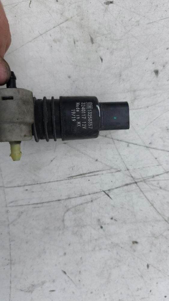 Chevrolet trax помпа распылителя 2019 13250357 с Разборки