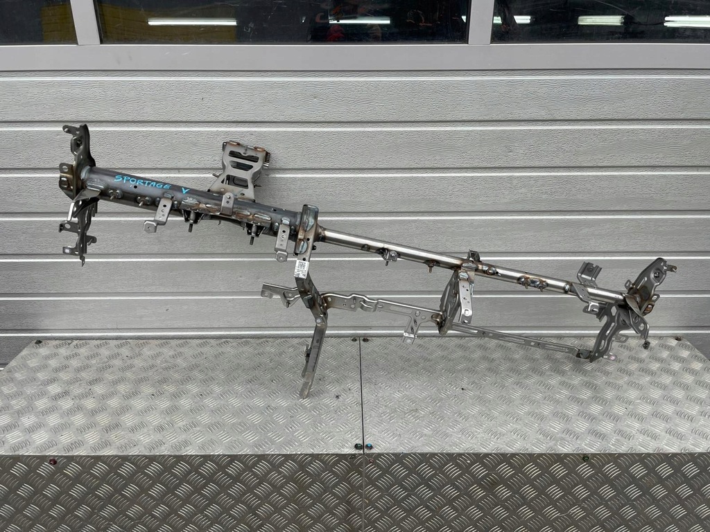 фото №1, Kia sportage v каркас консоли труба eu. 84410-cj000