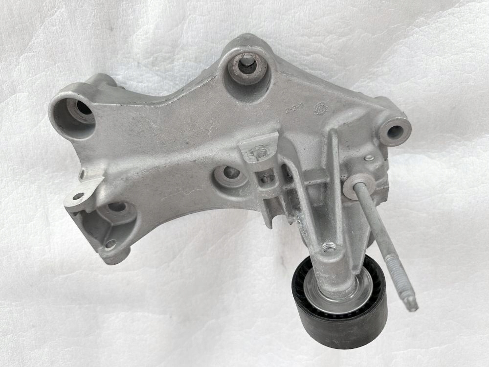 фото №1, Кронштейн натяжитель 117105124r 1,6dci renault nissan оригинал