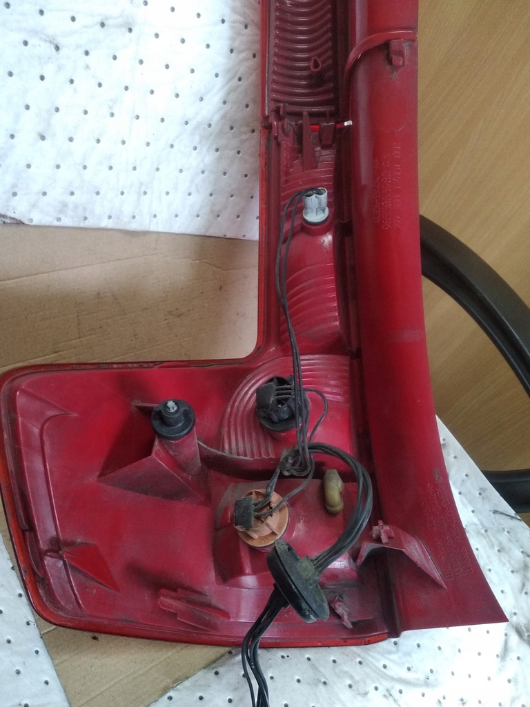 фото №8, Лампа правый задняя kpl. с отражатель citroen c4 i 5d 9655863980, 9655863780