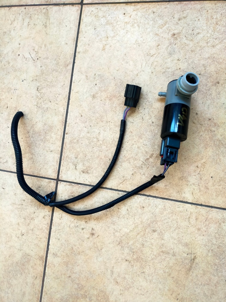 фото №1, Volvo v40 ii cross помпа омивача лампа лампи