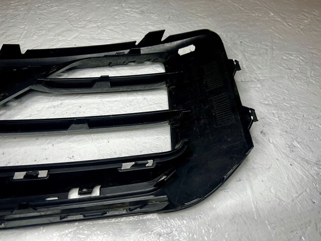 Купити Audi q2 2016 - 2020 права решітка бампера передній перед