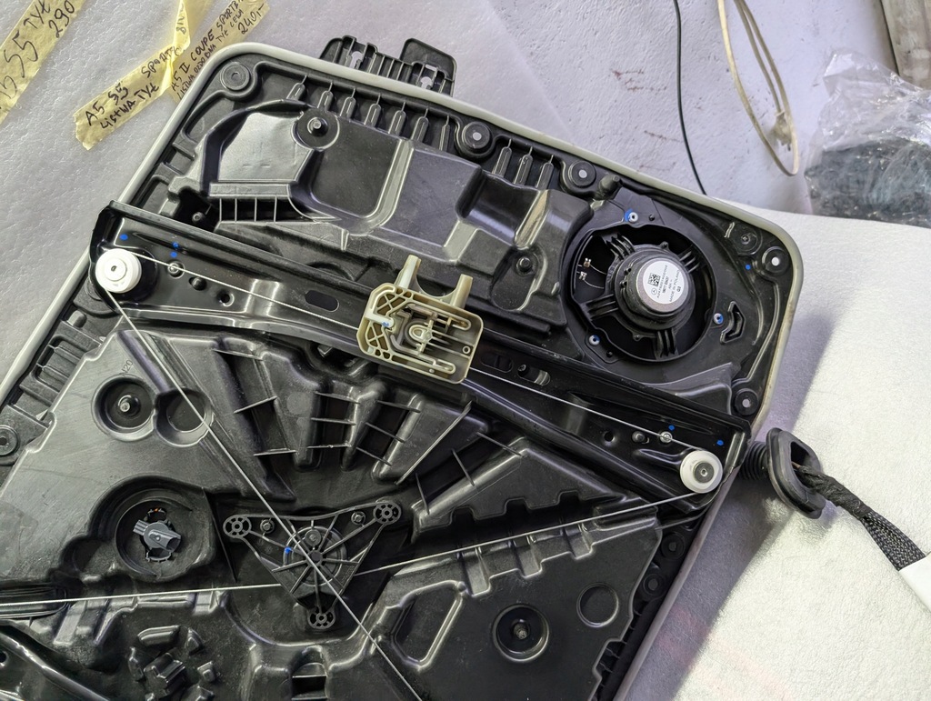 фото №5, Mercedes glb x247 w247 подъемник стекло дверь панель правый перед