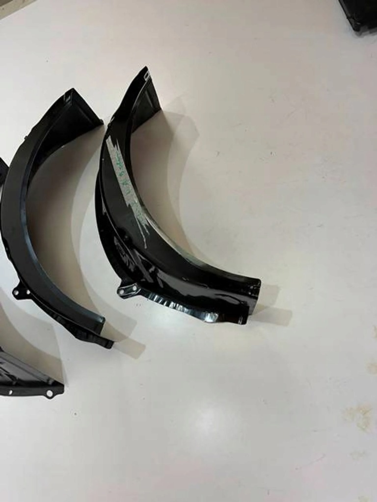 Обшивка підкрилок стійка праве tesla s 1073673-00-e Зі Шроту