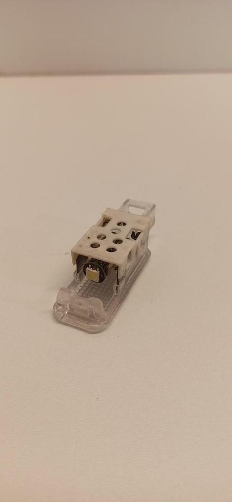 фото №5, Audi q5 лампа кабины 8d0947415